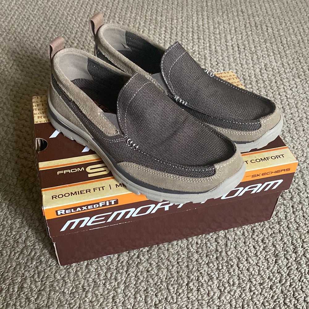 sketchers relaxed fit memory foam men’s shoe